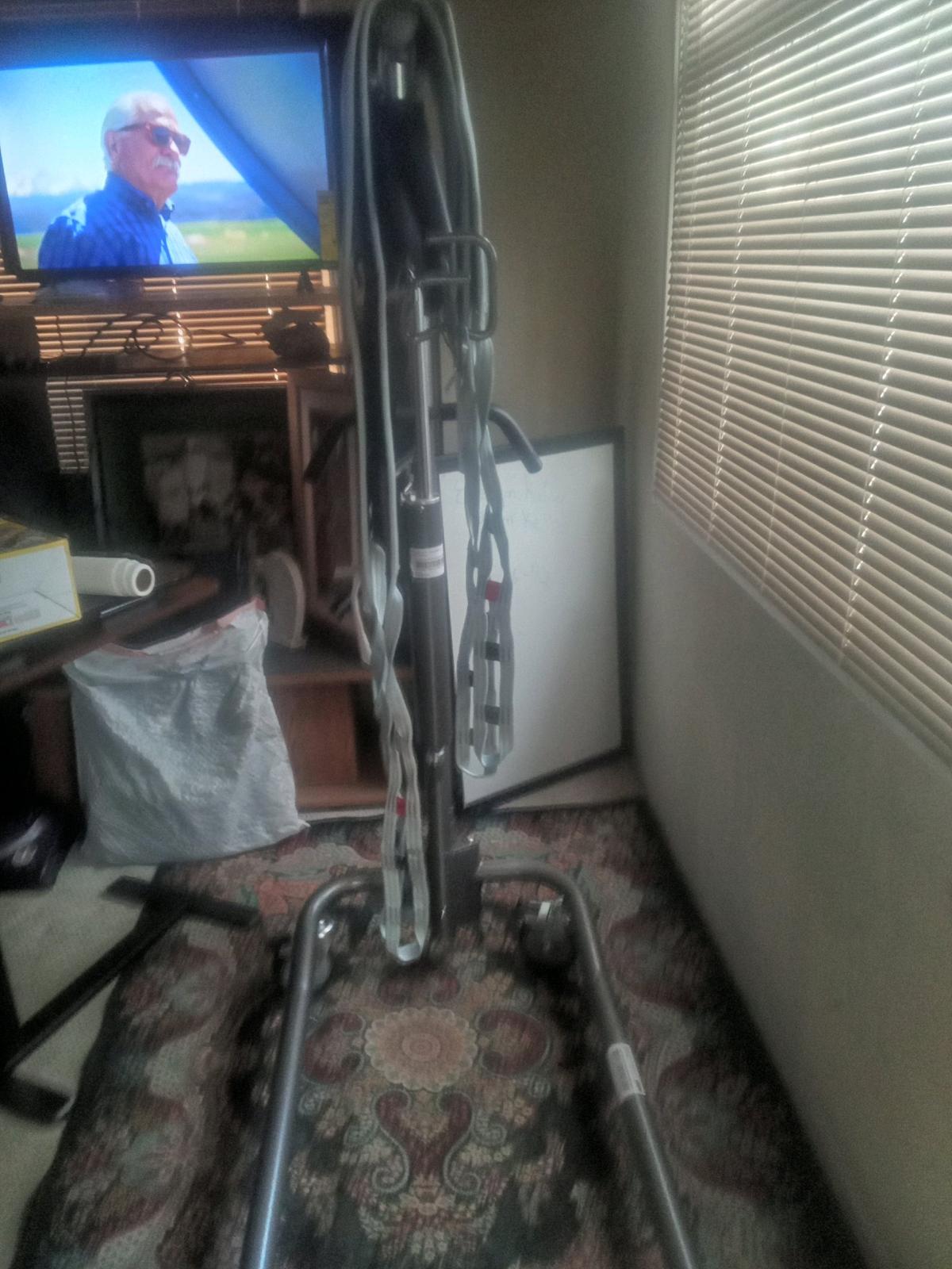 hydraulic patient lift with leg slings