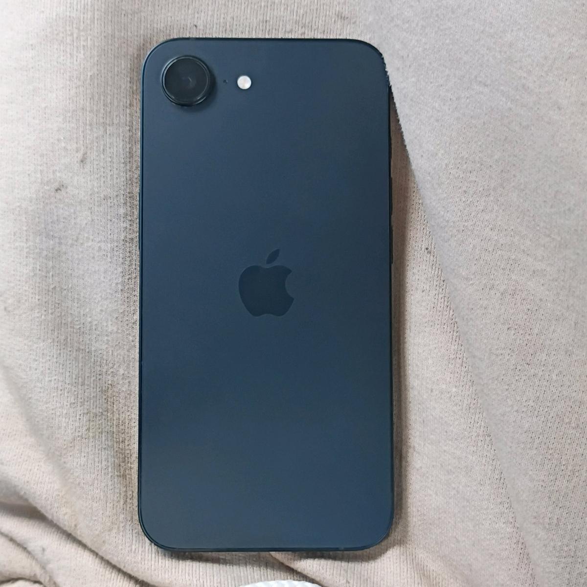 iPhone16e - Flint, Michigan - FleaMarketBay