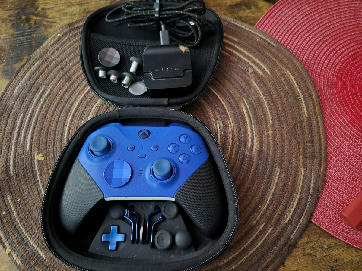 wireless Xbox controller with paddles and case - Alicia, Arkansas - FleaMarketBay