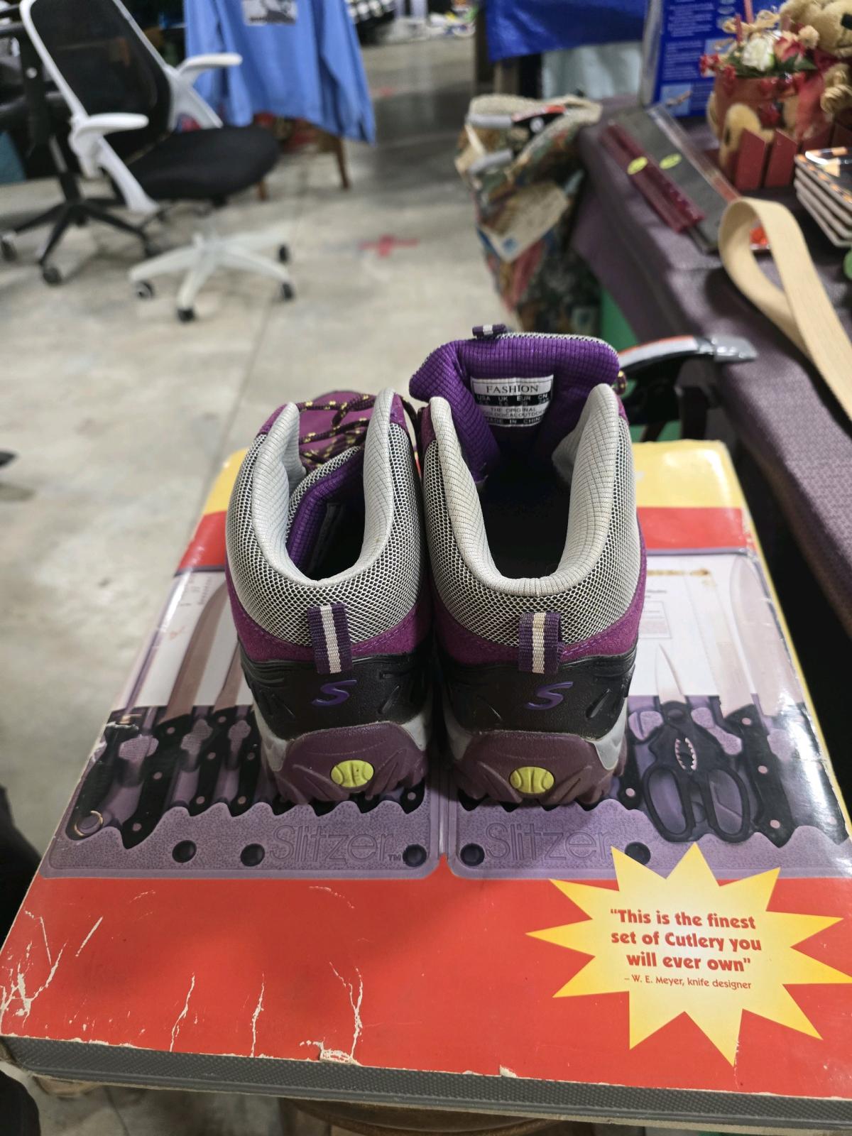 womans purple hiking boots - High Point, North Carolina - FleaMarketBay