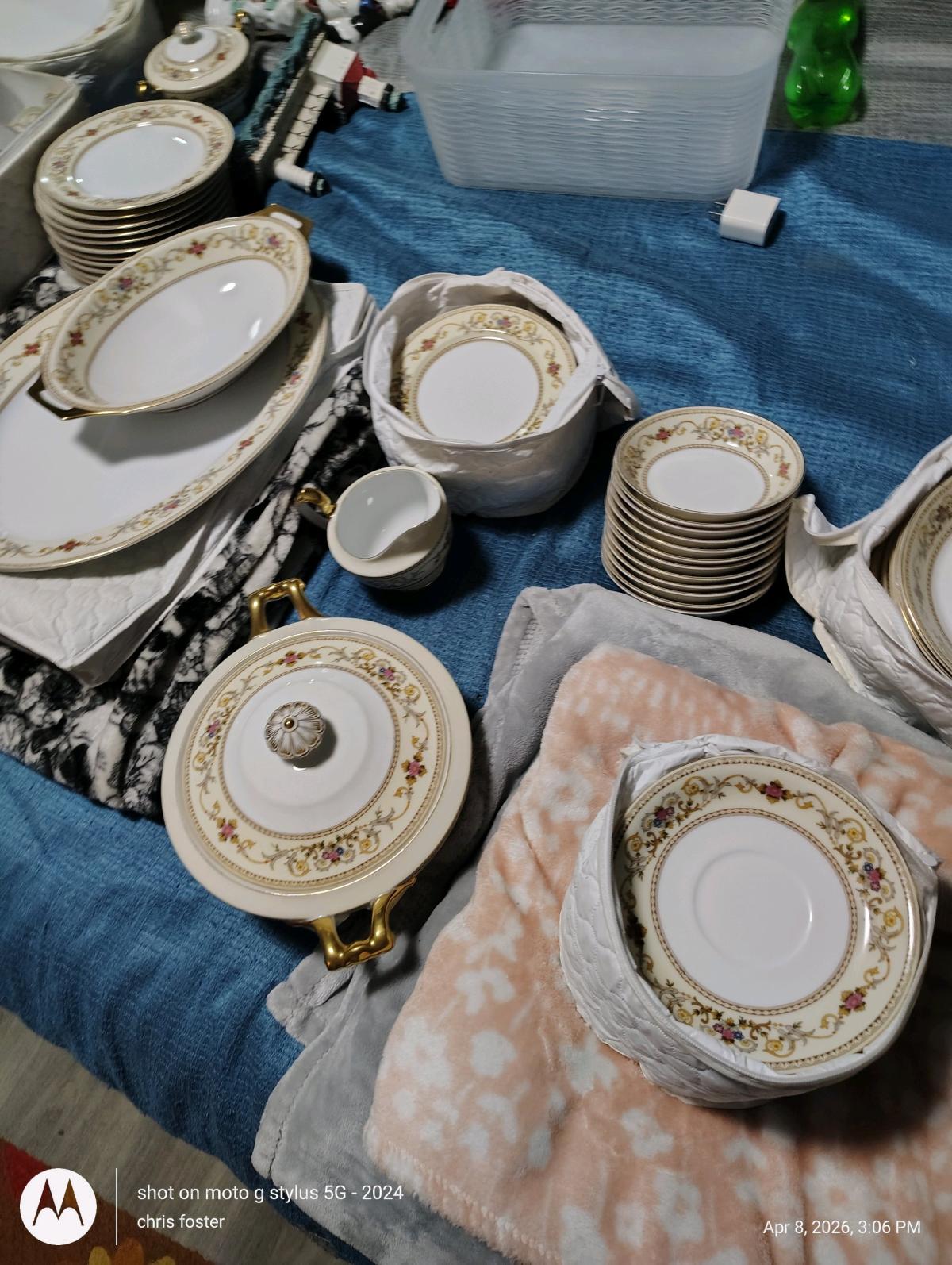 antique vintage teapots and various glassewsre - Antioch, Tennessee - FleaMarketBay