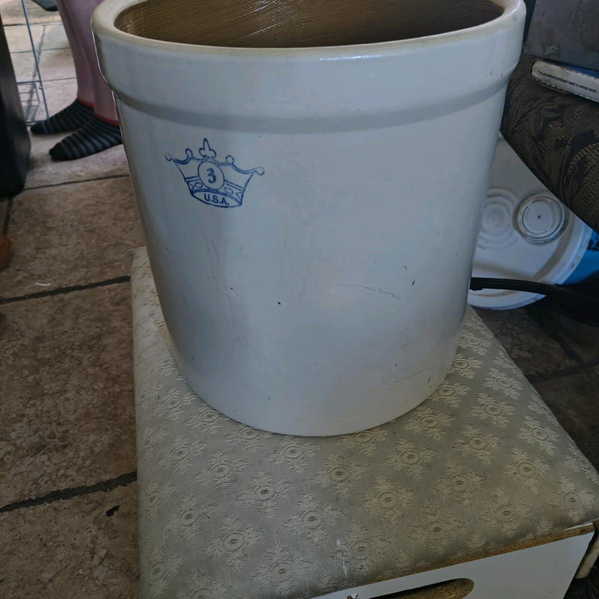 Blue crown stone ware crocket