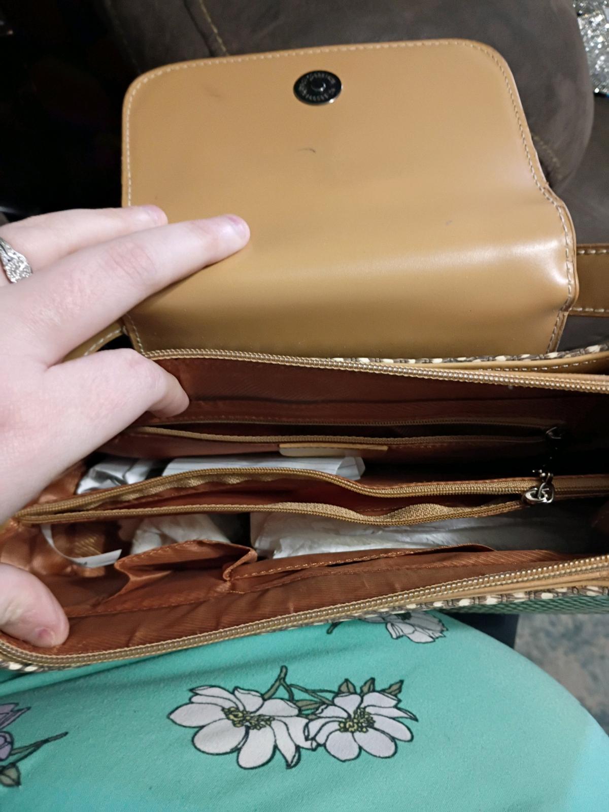 vintage bag like new - Royston, Georgia - FleaMarketBay