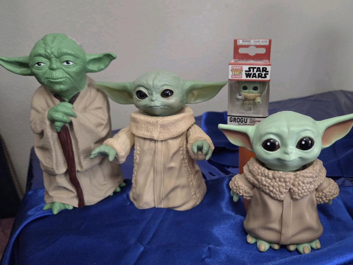 4 STAR WARS FIGURES