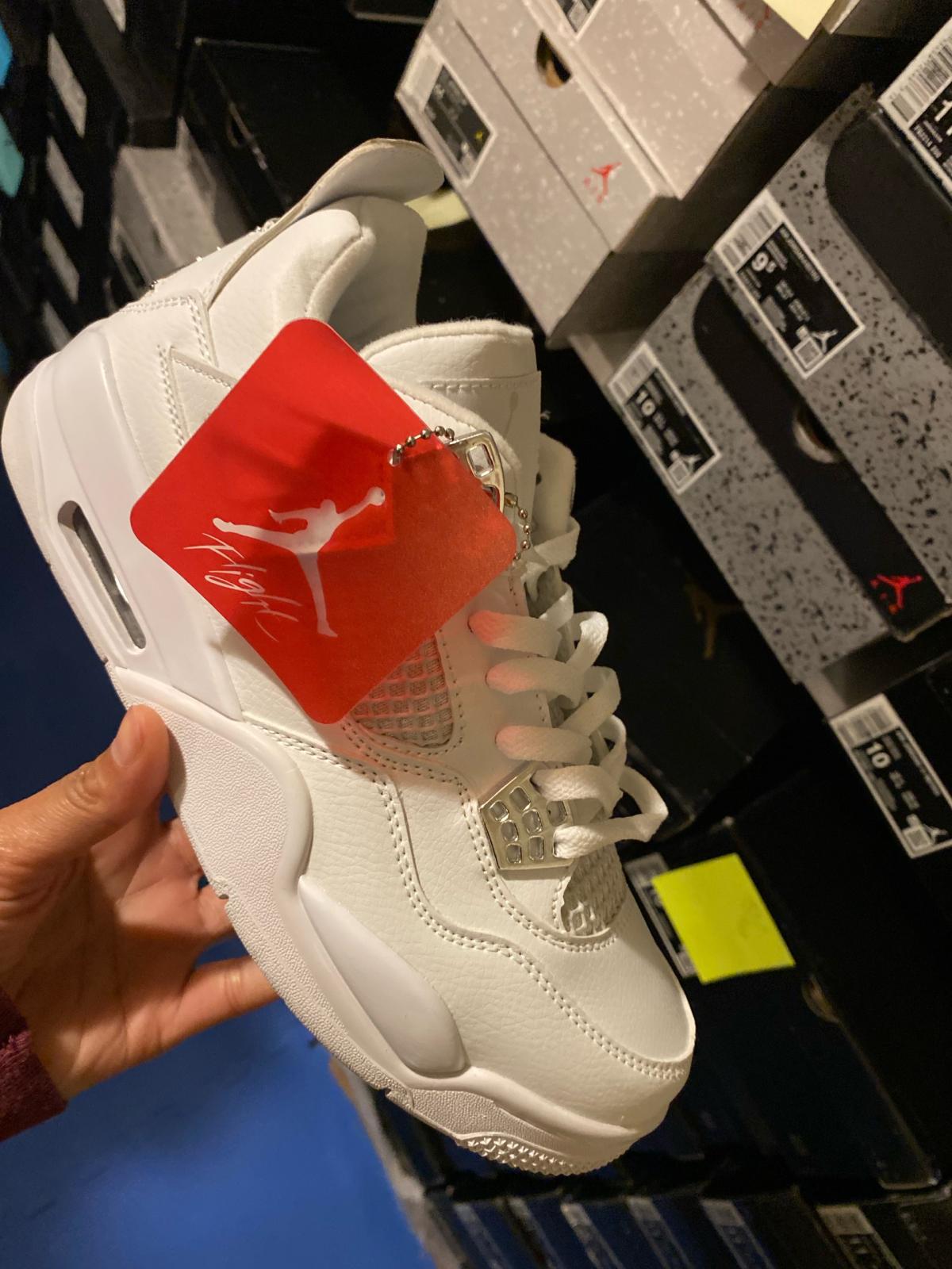 fashionable sneakers for women - Washington Navy Yard, District of Columbia - FleaMarketBay