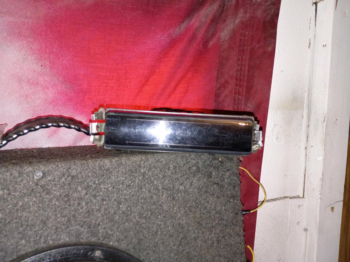 crossfire subwoofer dual amp Sony deck and cords - Waynesboro, Georgia - FleaMarketBay