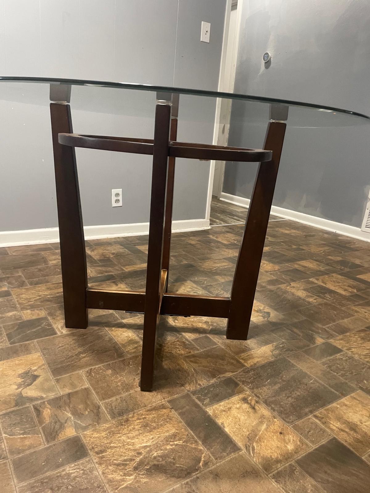 Glass Dining room table - Longview, Texas - FleaMarketBay
