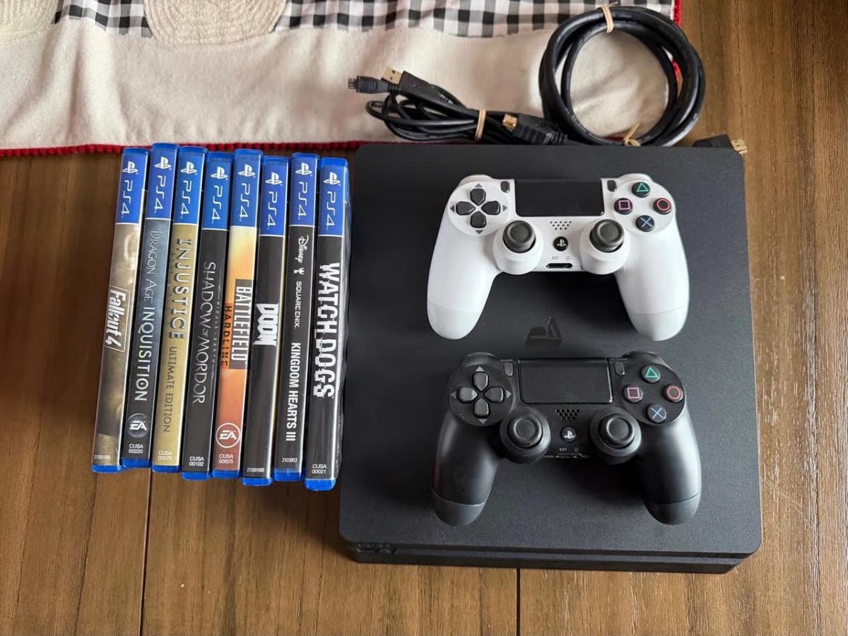PS4 Slim 1TB Bundle  CLEAN Great Condition - Arenzville, Illinois - FleaMarketBay