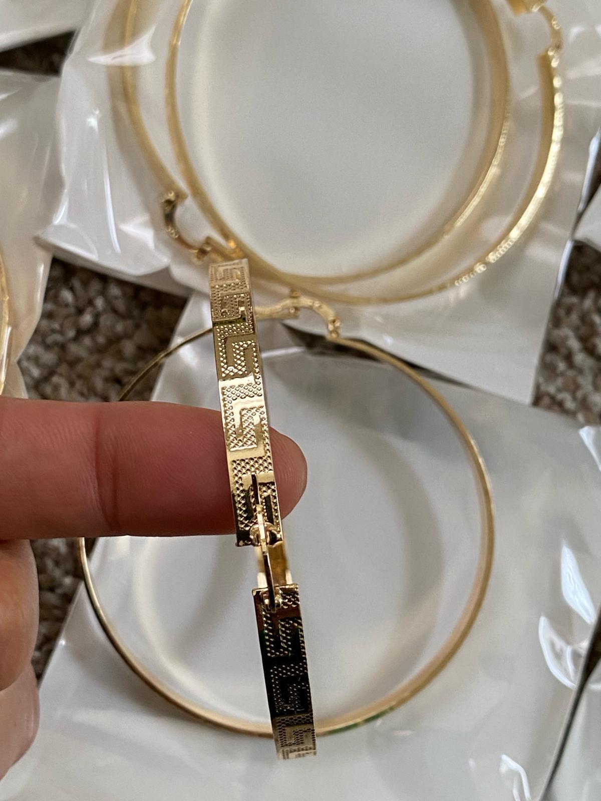 nice stainless waterproof earrings - Washington Navy Yard, District of Columbia - FleaMarketBay