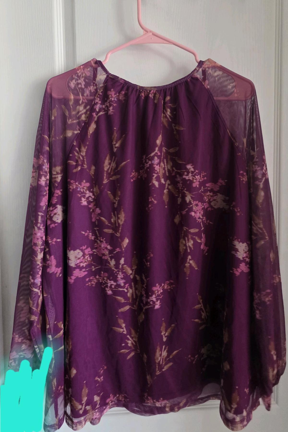 floral top - Macon, Tennessee - FleaMarketBay