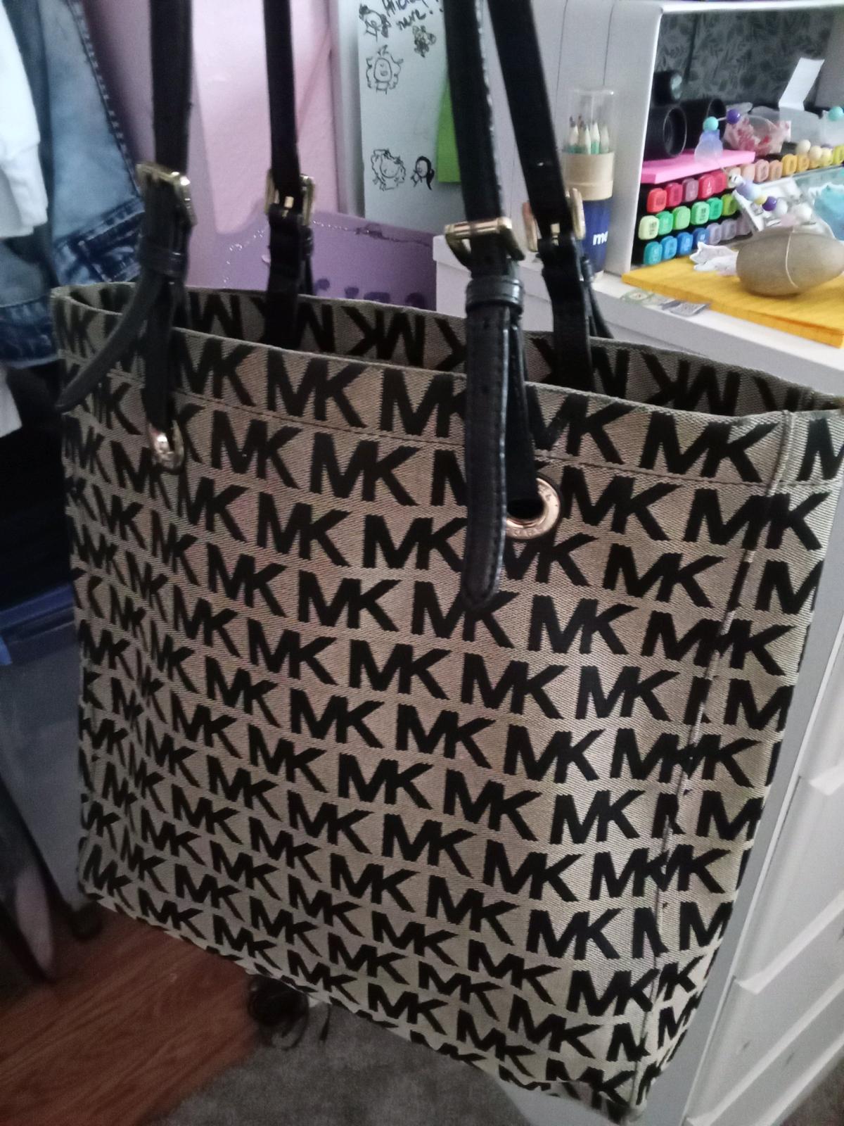 authentic Michael kors womens bag - Decatur, Alabama - FleaMarketBay