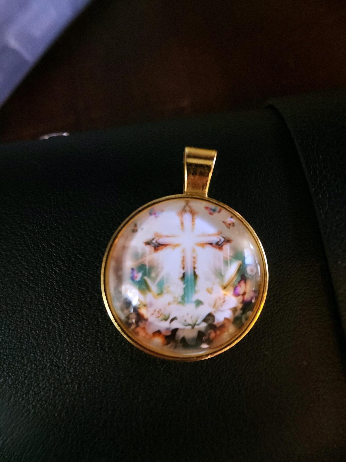 Gold pendant with a cross - Romney, West Virginia - FleaMarketBay