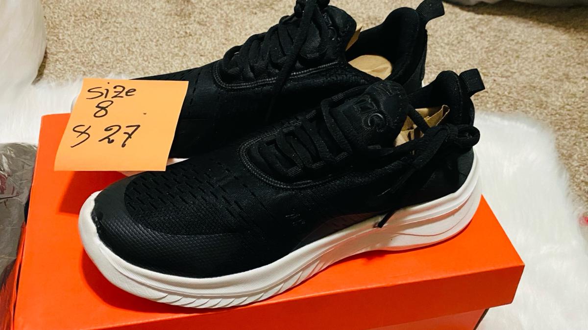 Fashionable running sneaker - Washington Navy Yard, District of Columbia - FleaMarketBay