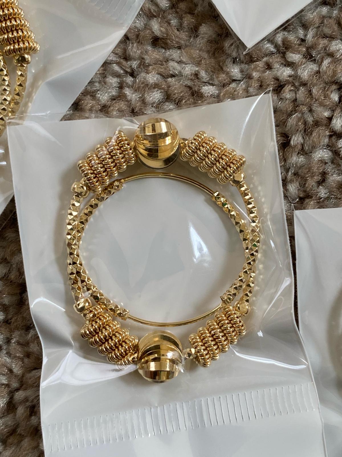 nice stainless waterproof earrings - Washington Navy Yard, District of Columbia - FleaMarketBay