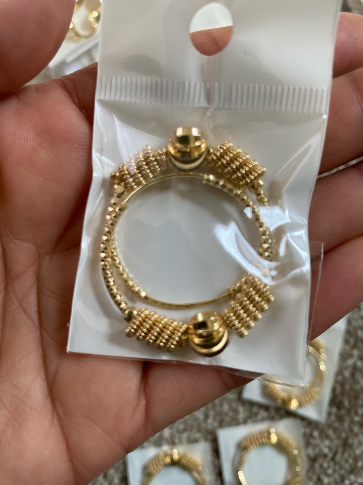 nice stainless waterproof earrings - Washington Navy Yard, District of Columbia - FleaMarketBay