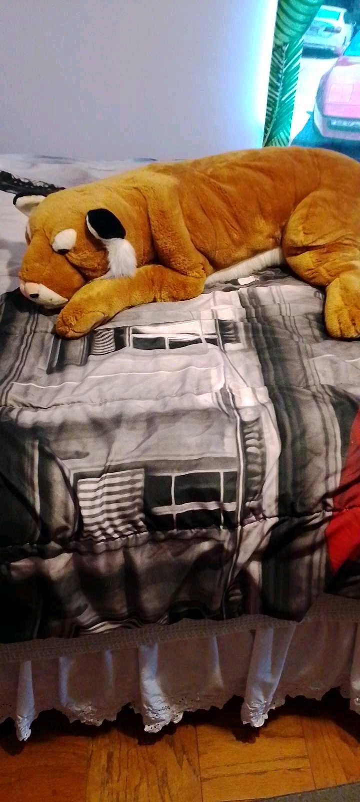 Giant Lion - Euclid, Ohio - FleaMarketBay