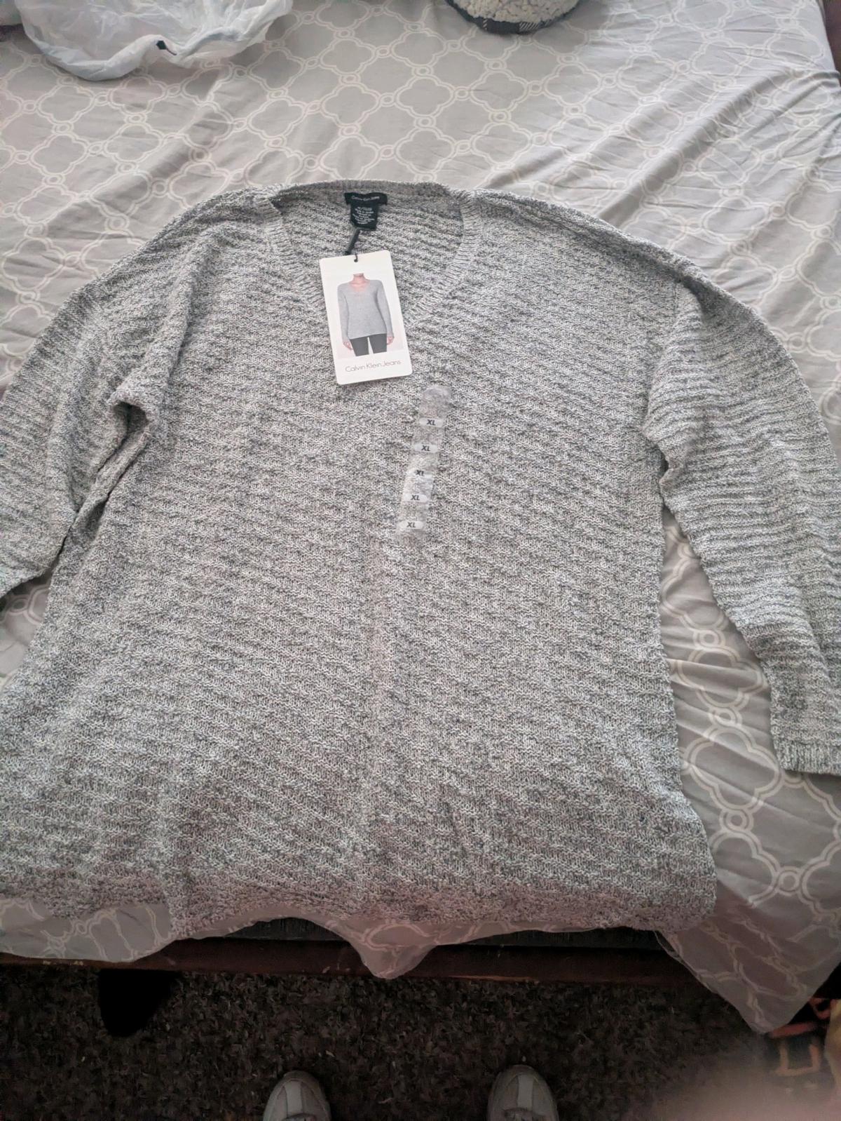 Calvin Klein long sleeve sweater - Marshall, Illinois - FleaMarketBay