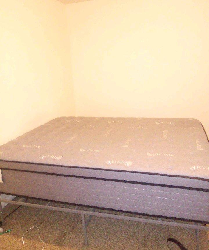 Queen size 14 inch mattress bed frame included - Greensboro, North Carolina - FleaMarketBay