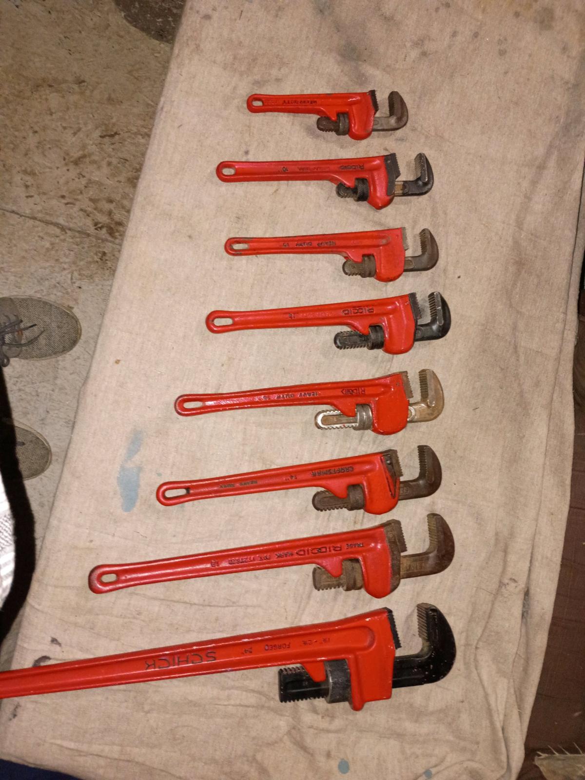 set of pipe wrenches various sizes - Waynesboro, Georgia - FleaMarketBay
