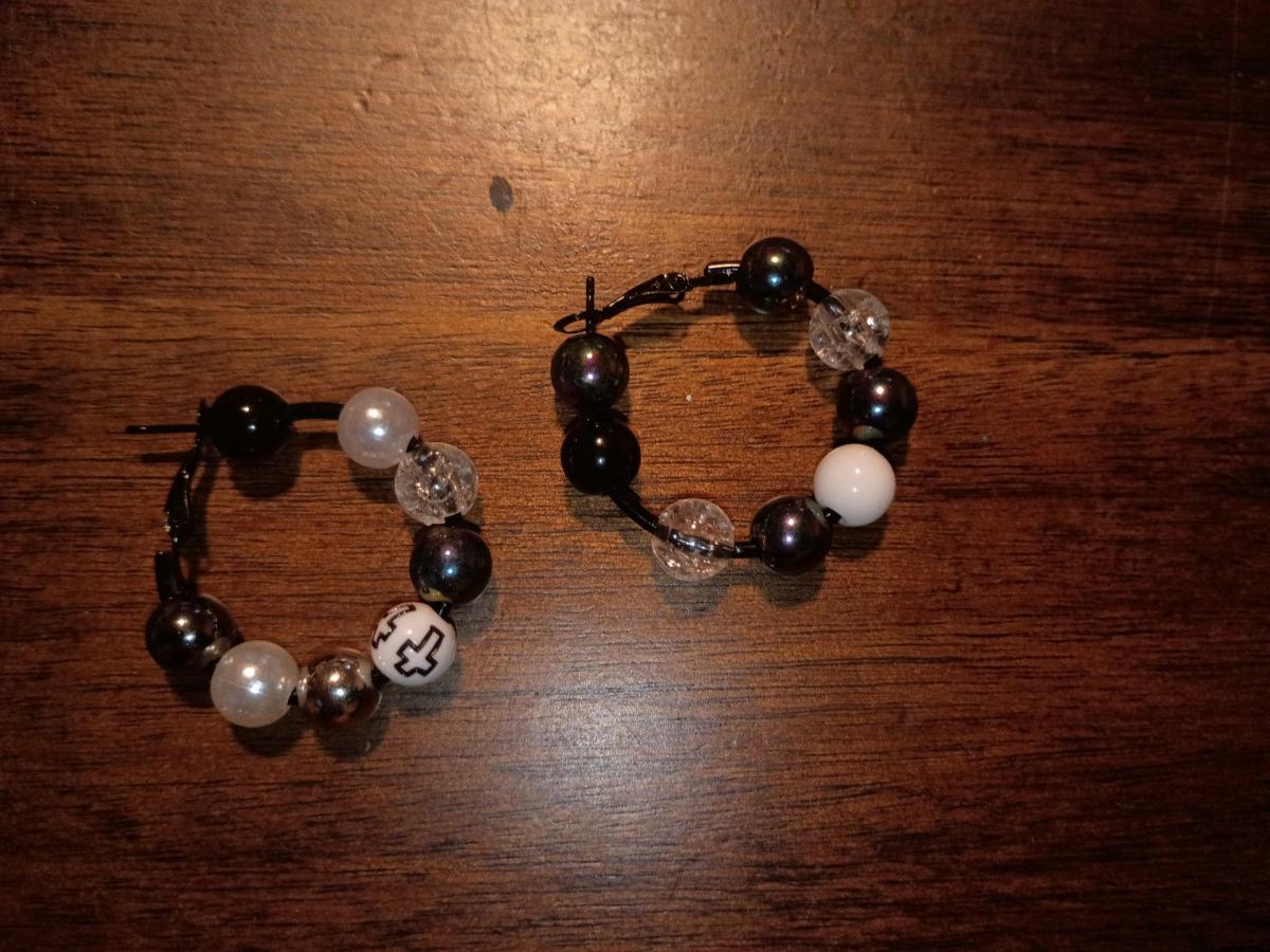 earrings - Mckeesport, Pennsylvania - FleaMarketBay