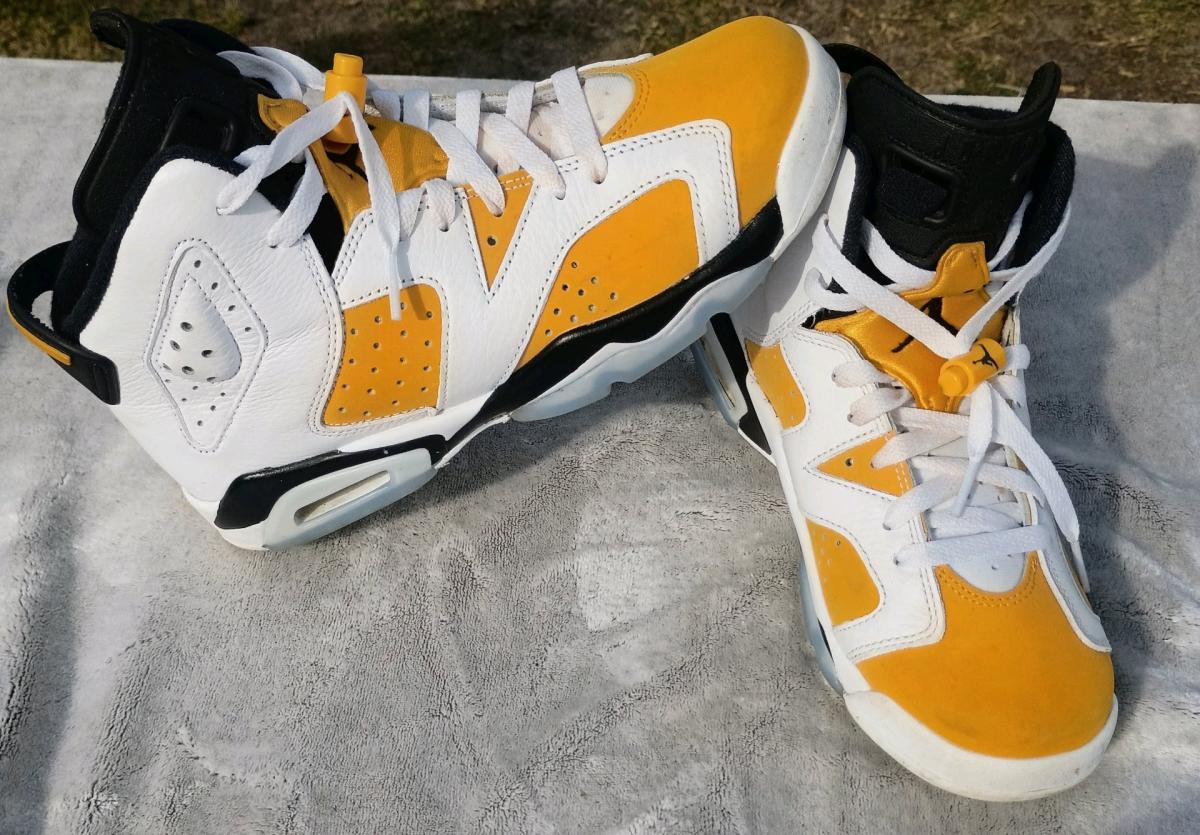 shoes message me if u see a pair and Ill tell you about them - Mc Bee, South Carolina - FleaMarketBay