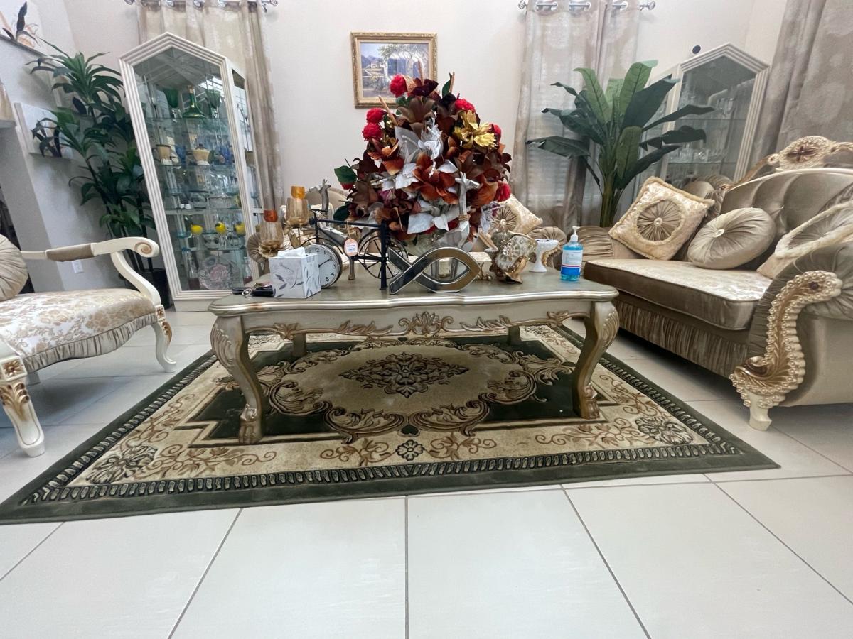 ornate beige gold set - Ruskin, Florida - FleaMarketBay