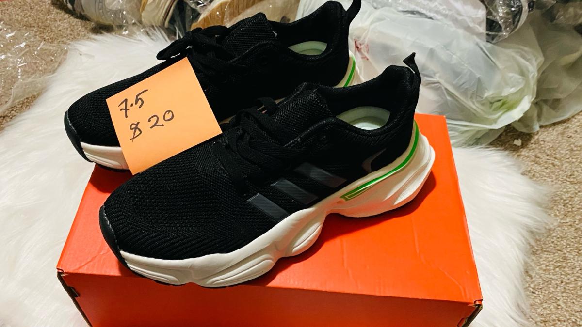 Fashionable running sneaker - Washington Navy Yard, District of Columbia - FleaMarketBay