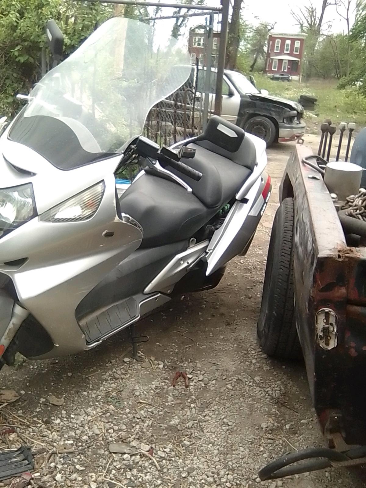 2004 Honda silverwing 600 - Saint Louis, Missouri - FleaMarketBay