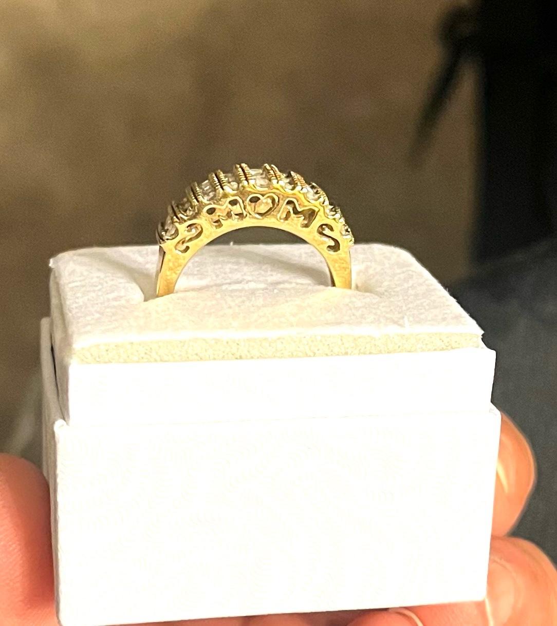 Mom 14k Gold Ring - Norwood, Massachusetts - FleaMarketBay