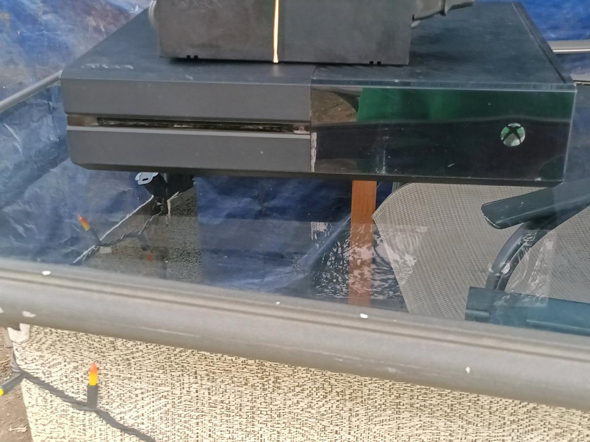 Xbox one consoles and random games - Indianapolis, Indiana - FleaMarketBay