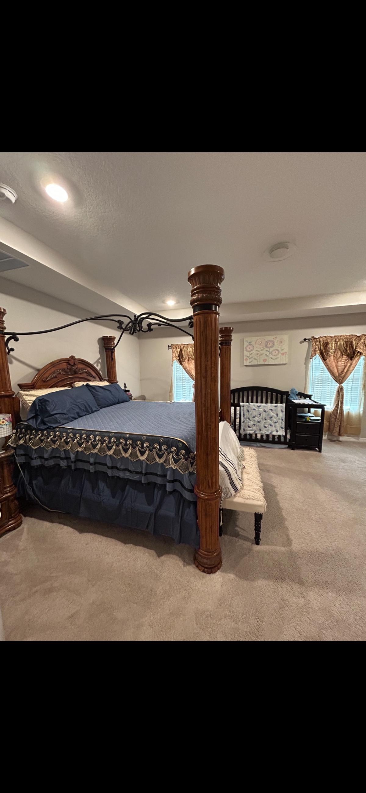 king four poster bed with mattress - Ruskin, Florida - FleaMarketBay