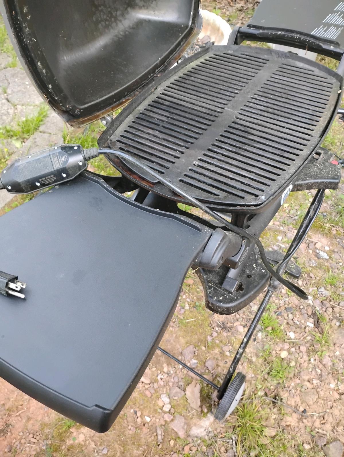 Weber Electric 2400 with cart - Douglasville, Georgia - FleaMarketBay