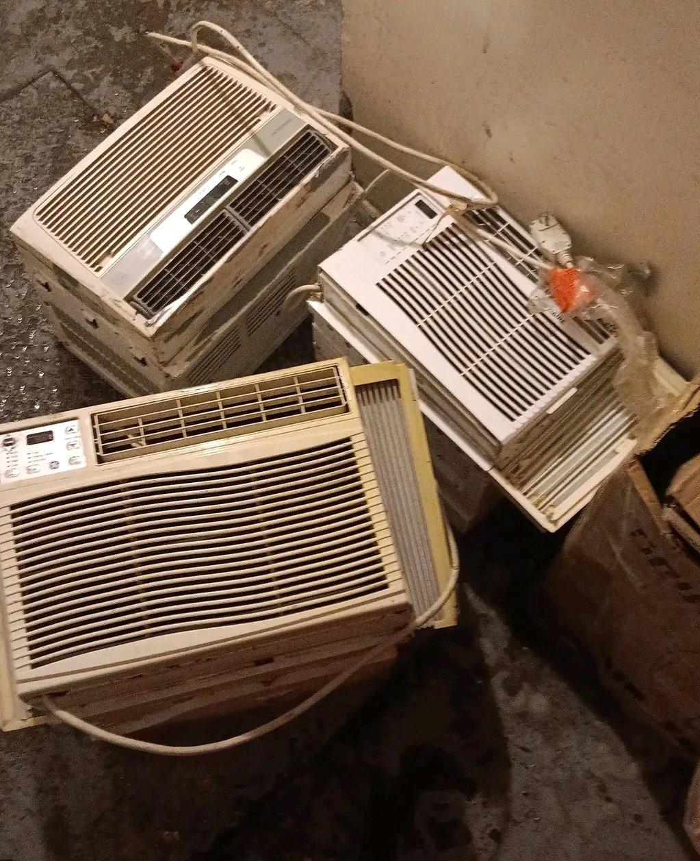 USED MEDIUM FRIGIDAIRE WINDOW AIR CONDITIONER - Bronx, New York - FleaMarketBay