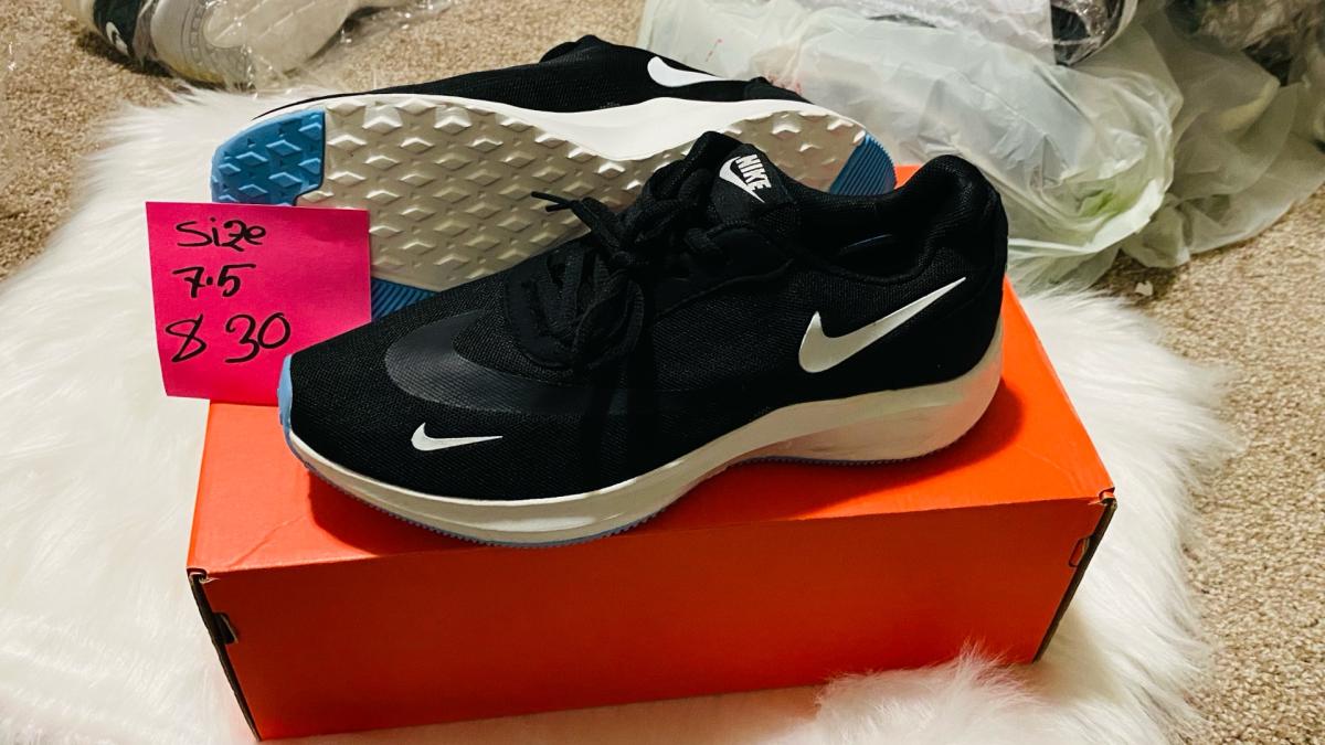 Fashionable running sneaker - Washington Navy Yard, District of Columbia - FleaMarketBay