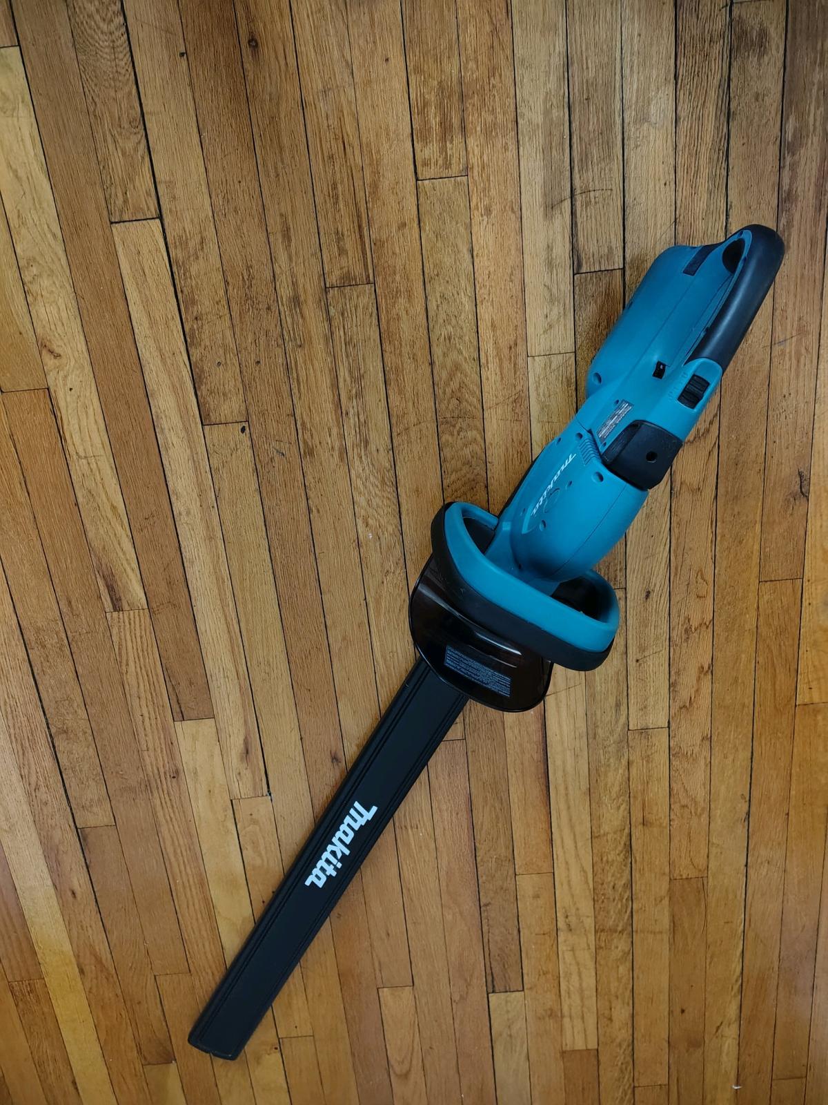 Makita hedge trimmer 36v XCU04 - Chicago, Illinois - FleaMarketBay