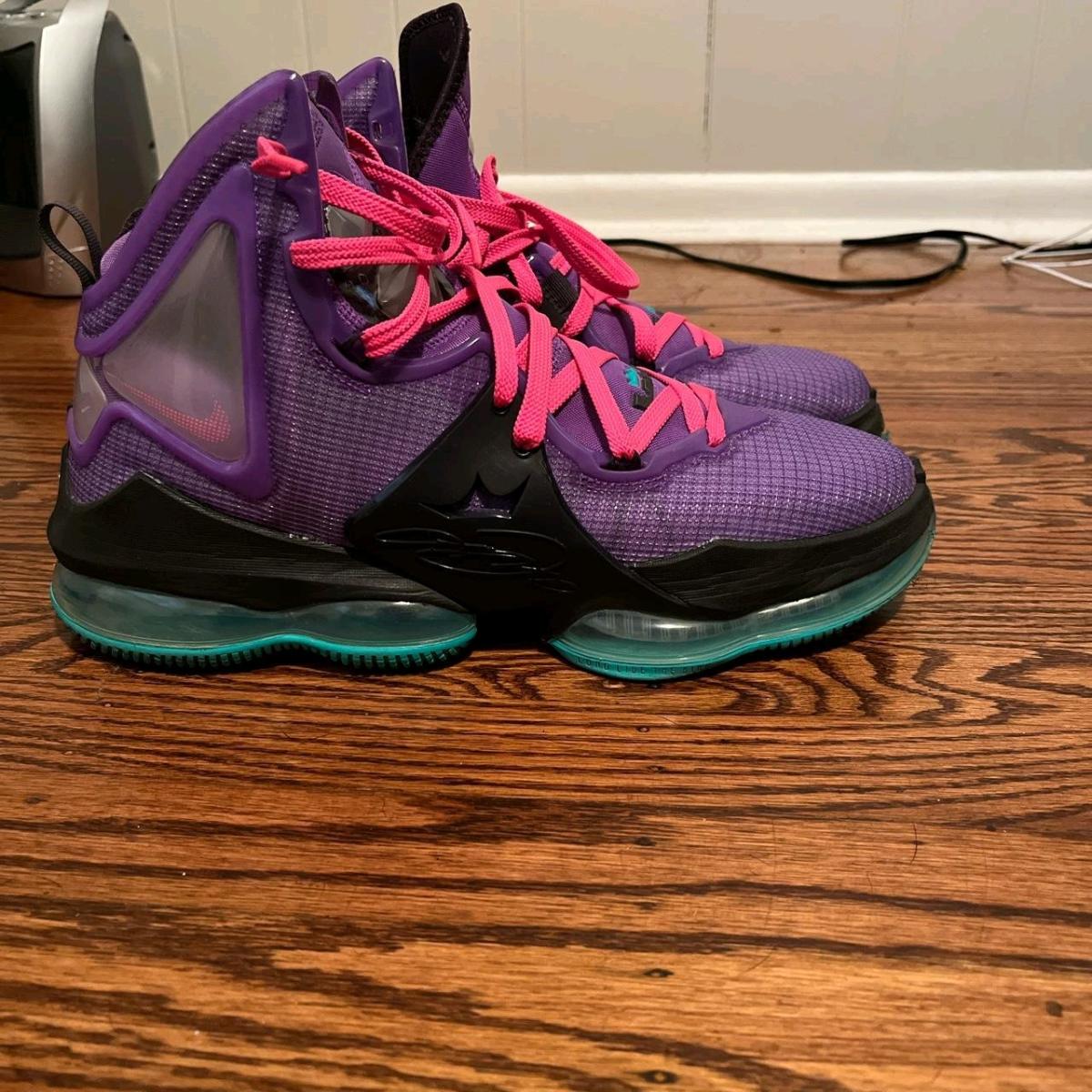 LeBron shoes - Lansing, Michigan - FleaMarketBay