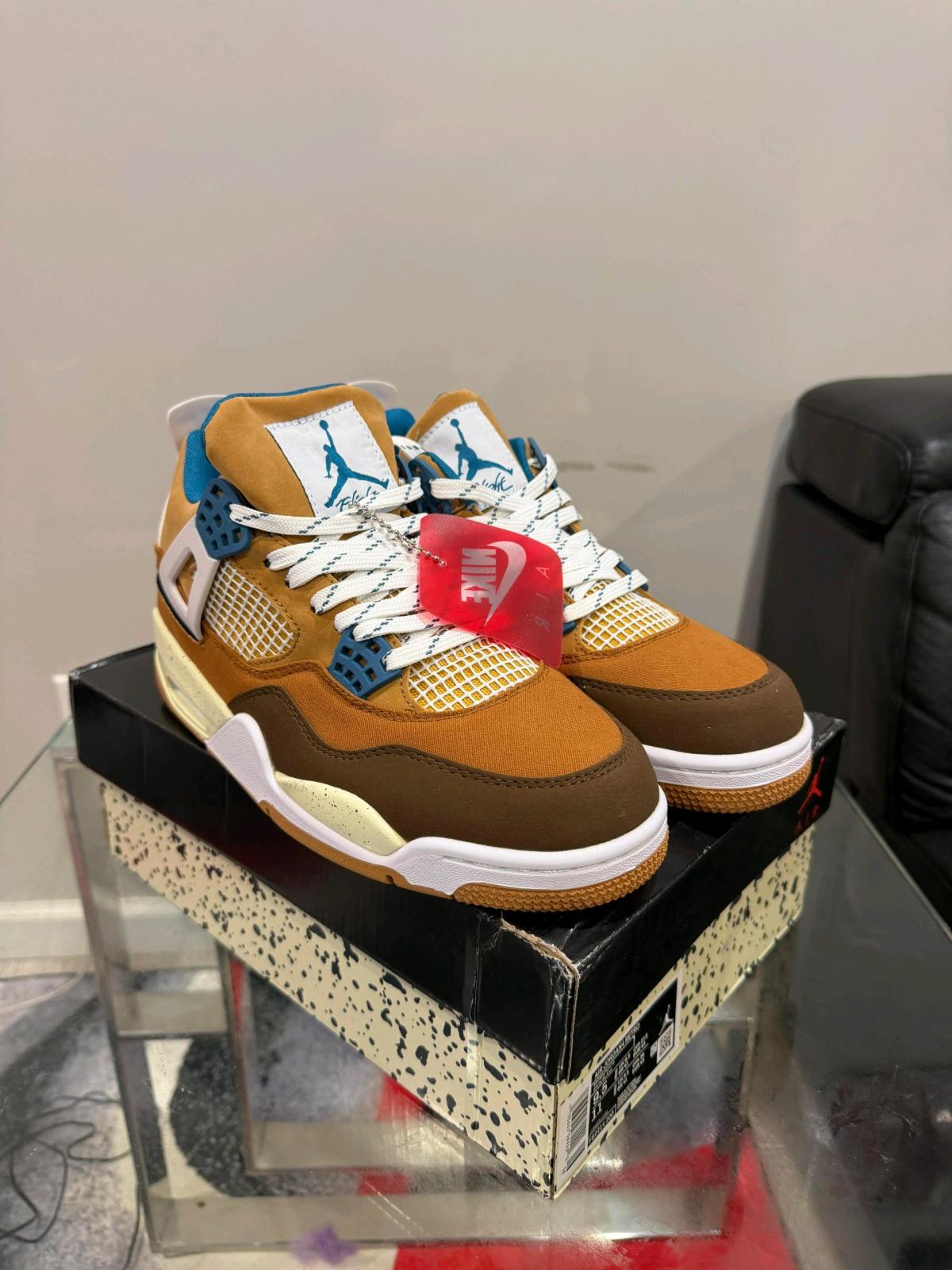 new good shoes - Holyoke, Massachusetts - FleaMarketBay