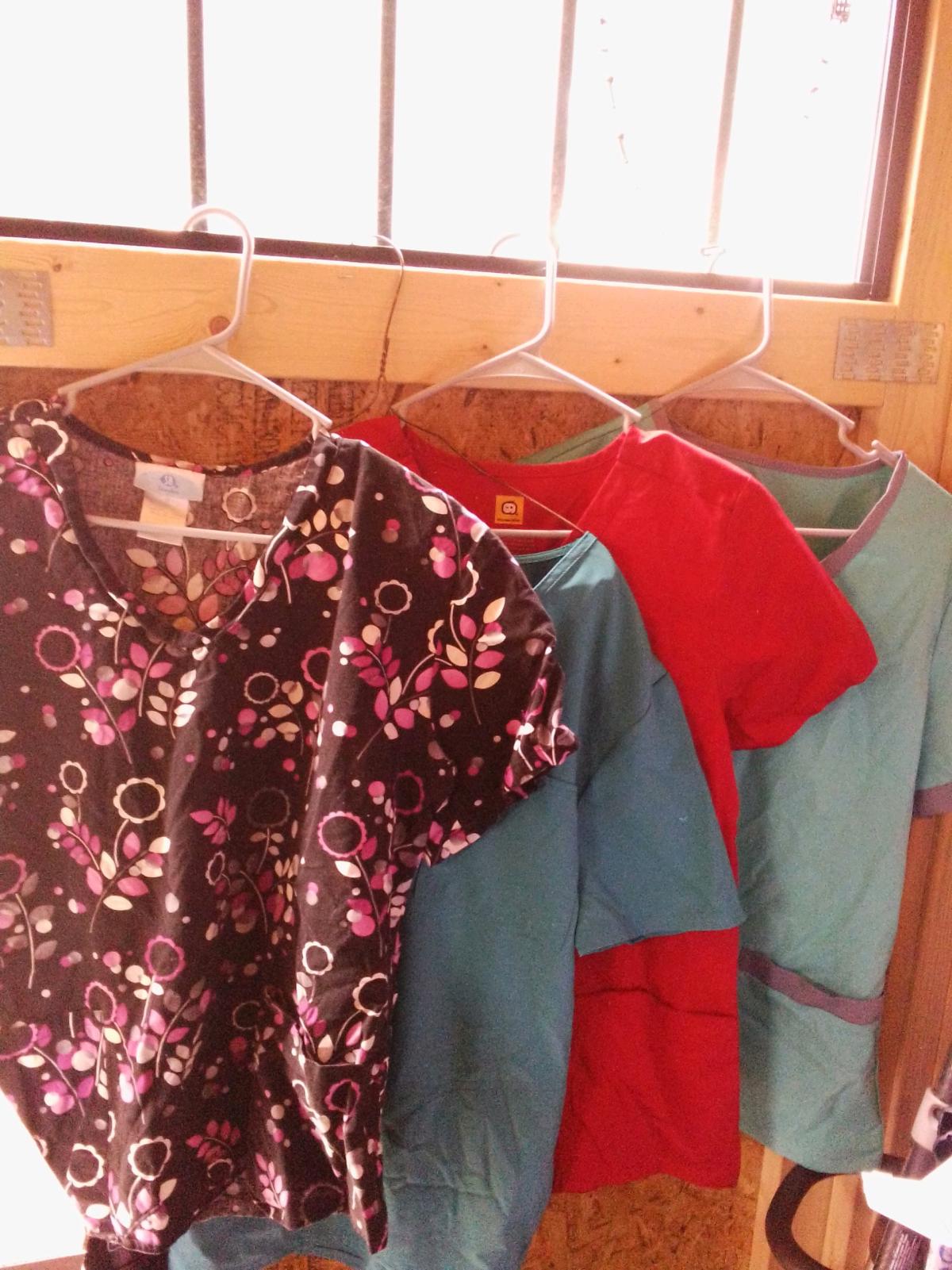 womens scrub tops - Hartwell, Georgia - FleaMarketBay