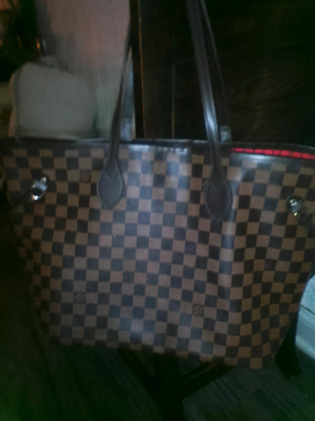 This bag is the Louis Vuitton Neverfull MM in the Damier bne - Dayton, Ohio - FleaMarketBay