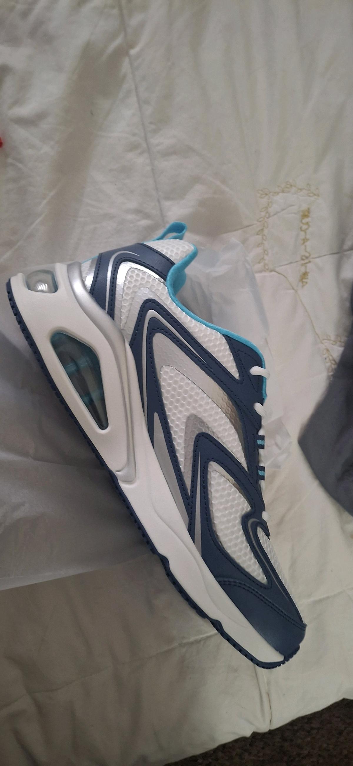 sketchers walking shoes - Battlement Mesa, Colorado - FleaMarketBay