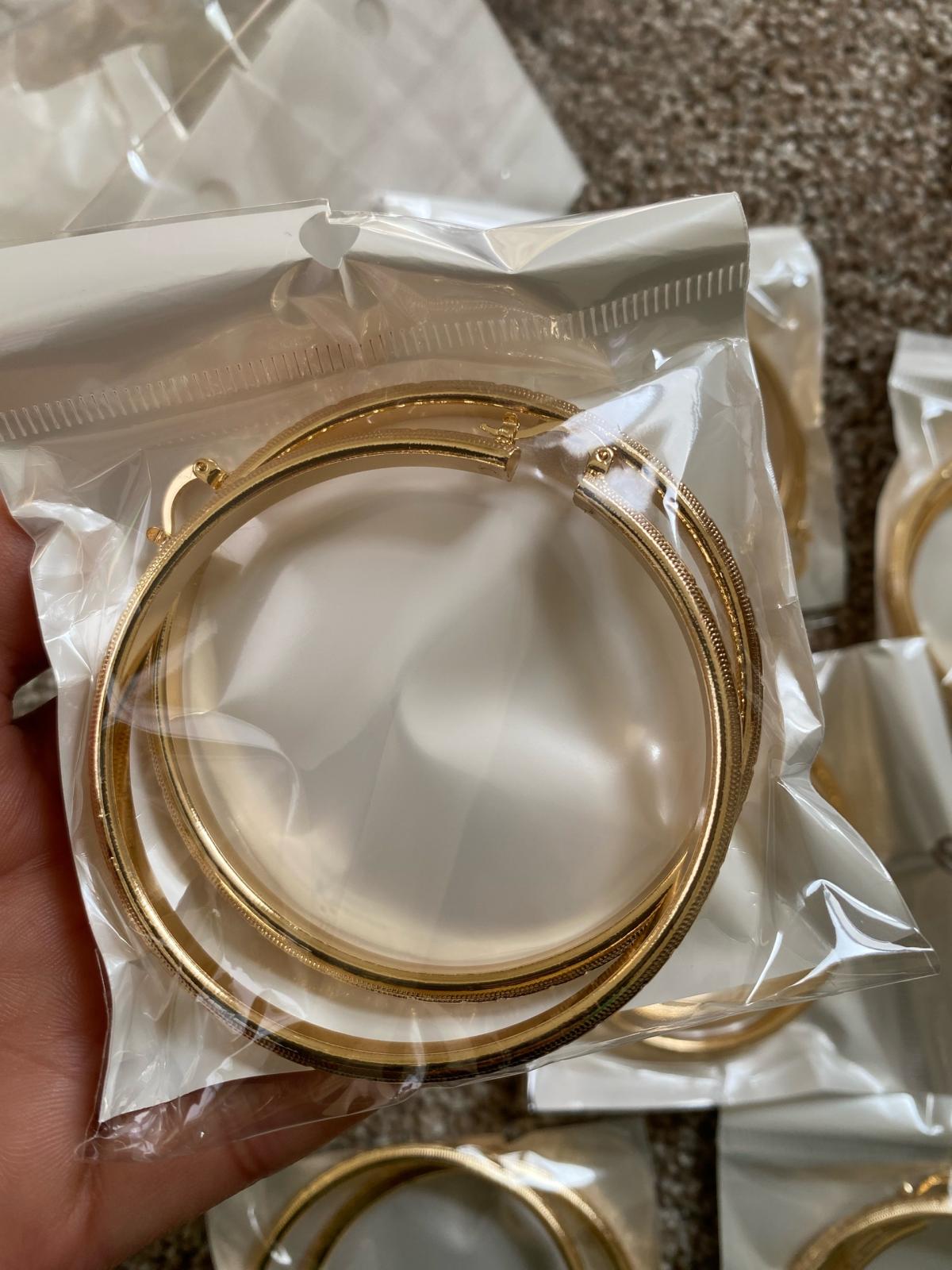 nice stainless waterproof earrings - Washington Navy Yard, District of Columbia - FleaMarketBay