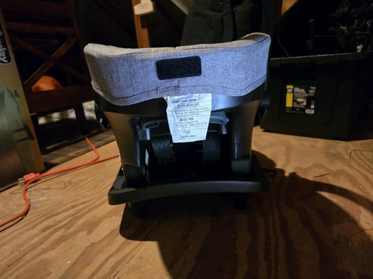 car seat - Alicia, Arkansas - FleaMarketBay