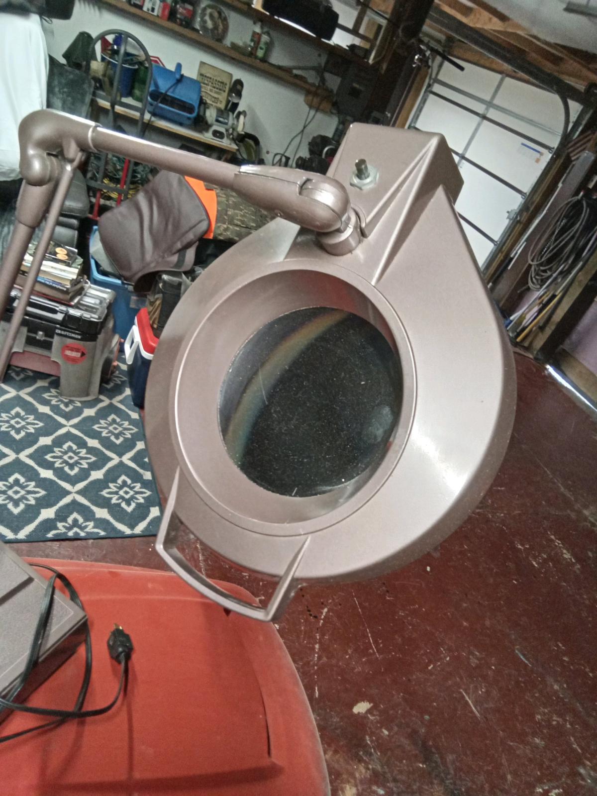 dazor vintage floating arm magnifying desk lamp - Evansville, Indiana - FleaMarketBay