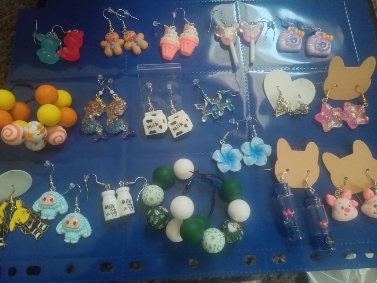 earrings - Mckeesport, Pennsylvania - FleaMarketBay