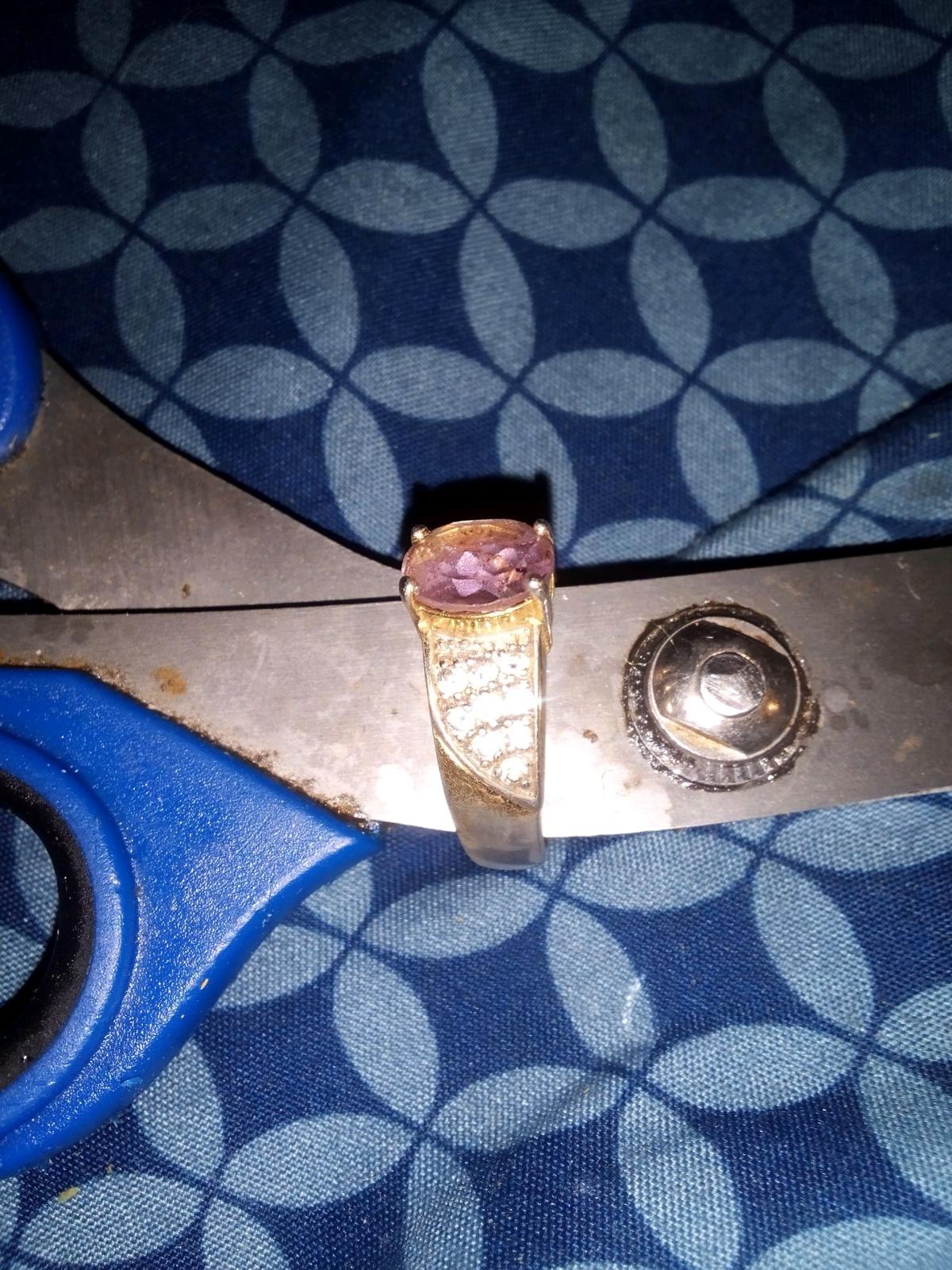 womans ring - Augusta, Georgia - FleaMarketBay