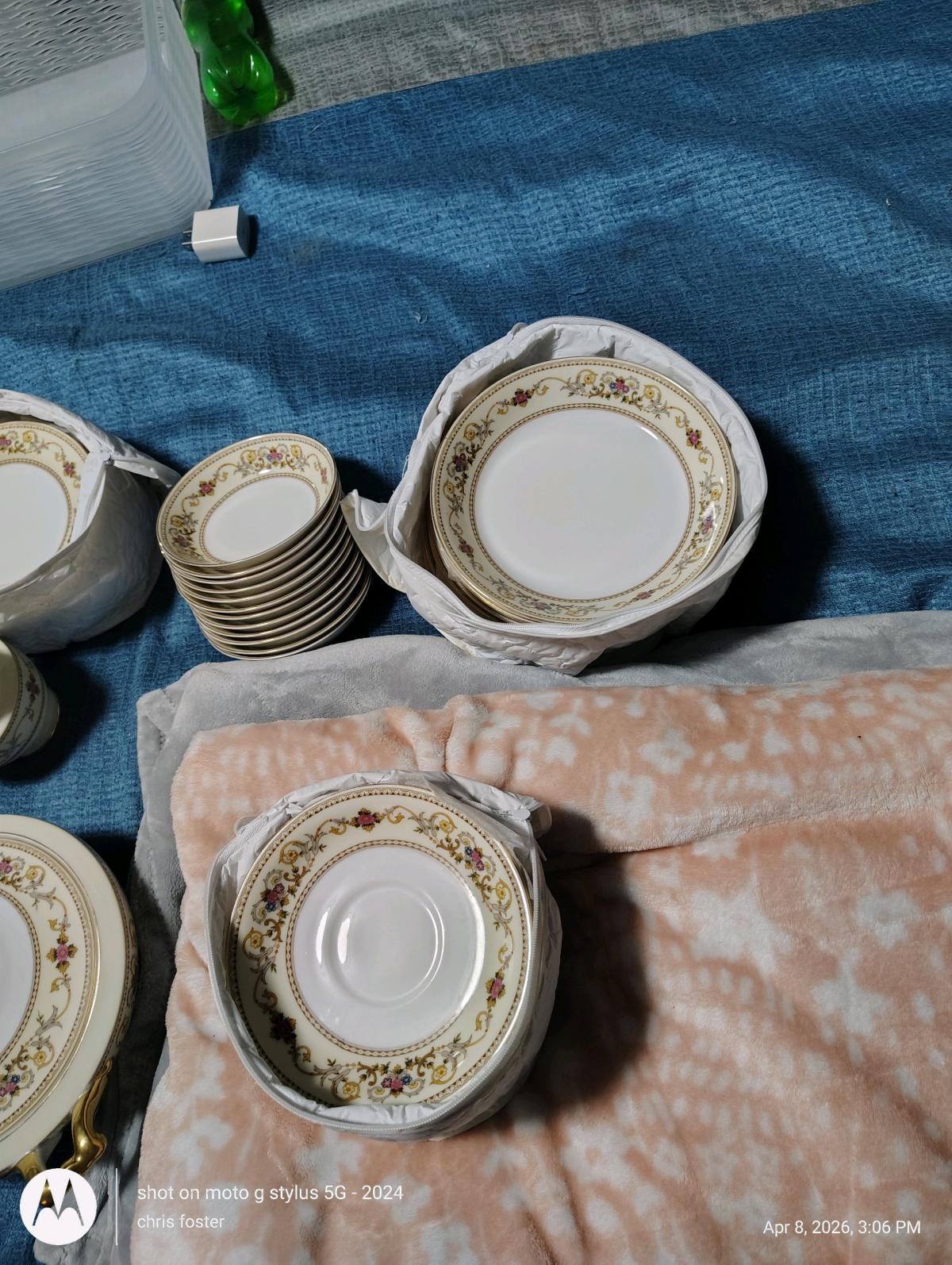 antique vintage teapots and various glassewsre - Antioch, Tennessee - FleaMarketBay