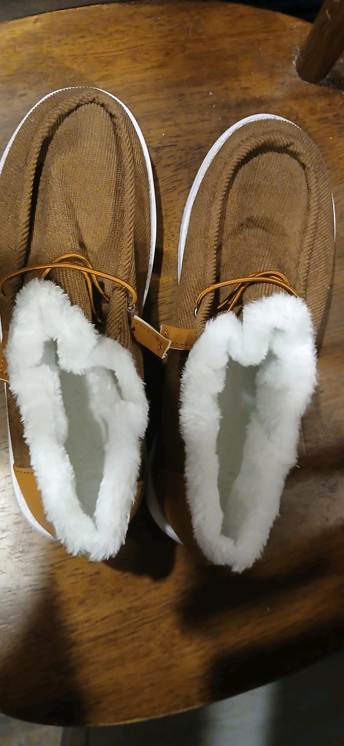 uggs swade brown shoes - Angie, Louisiana - FleaMarketBay