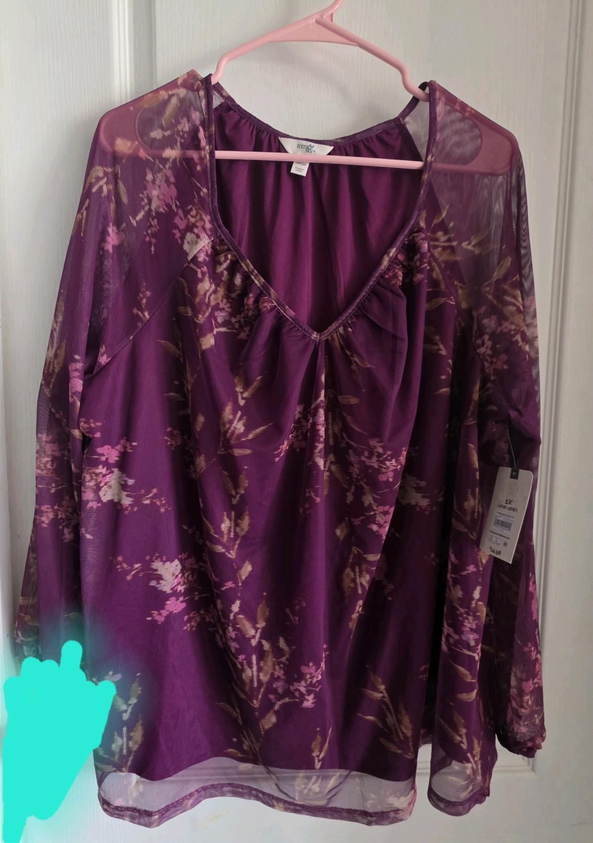 floral top - Macon, Tennessee - FleaMarketBay