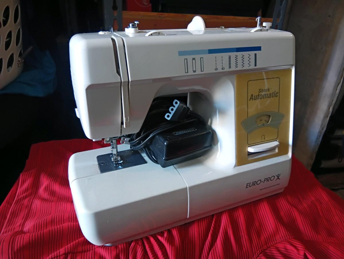 Euro pro shark automatic sewing machine - Jacksonville, Florida - FleaMarketBay