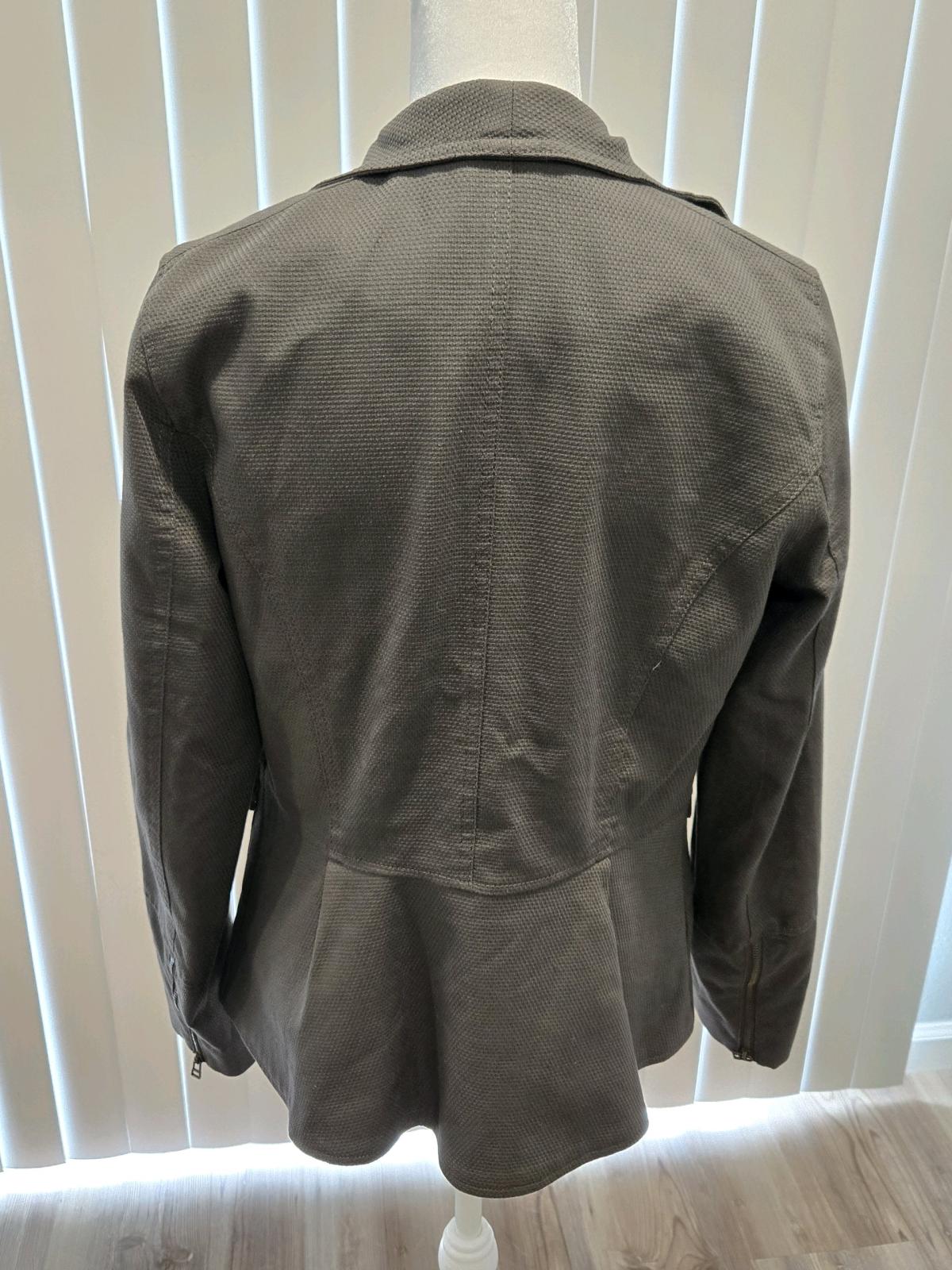 Banana Republic Womens Gray Pleated Jacket - O Fallon, Missouri - FleaMarketBay
